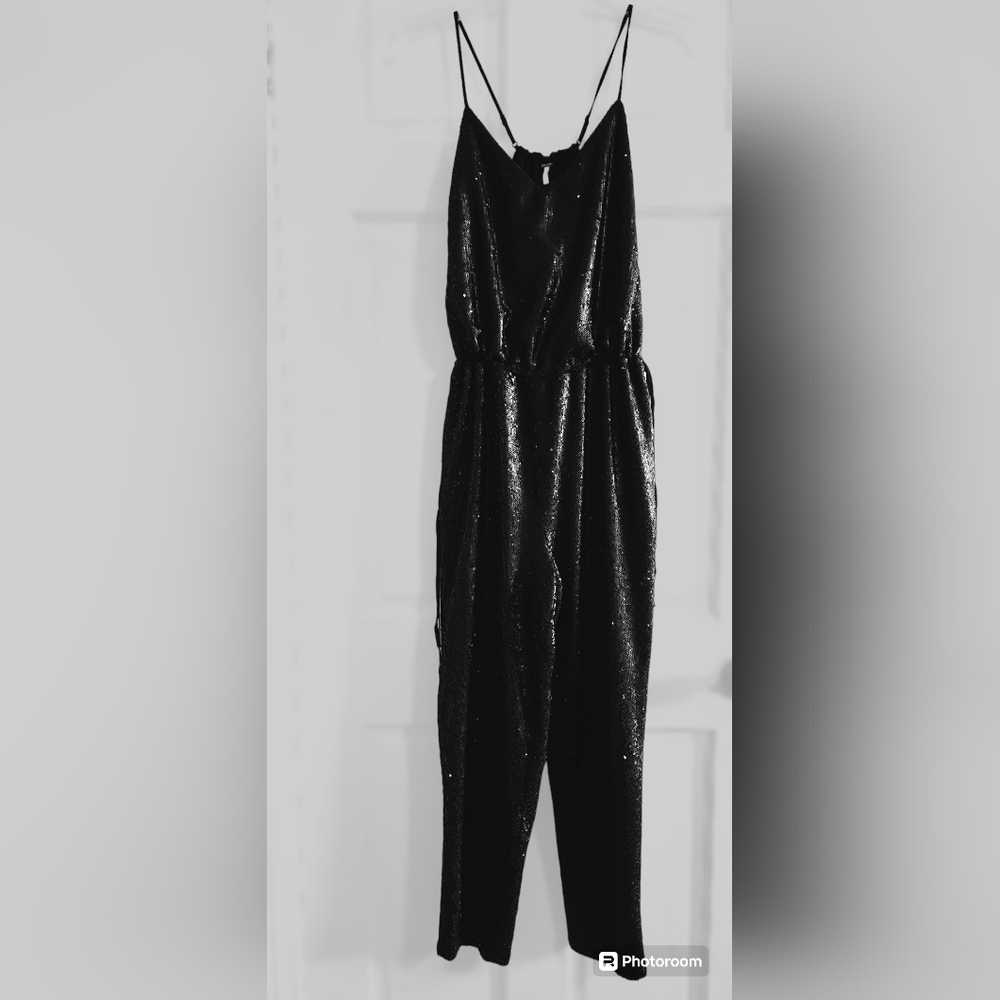 FREE PEOPLE SEQUINS BLACK JUMPER SIZE S/P. Used.